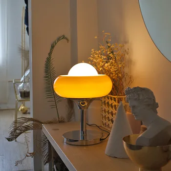 Bauhaus postelji noč svetlobe Internet slaven ins novo spalnico toplo vzdušje lučka srednjeveškem slogu študija jajce tart namizne svetilke